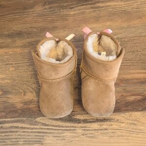 UGG Jesse Bow II Baby Size 4/5 Chestnut 10184521                M352